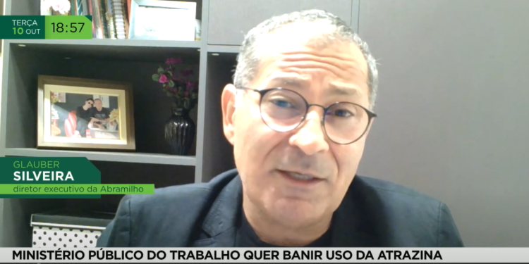 Abramilho participa de ação para evitar banimento de atrazina no Brasil