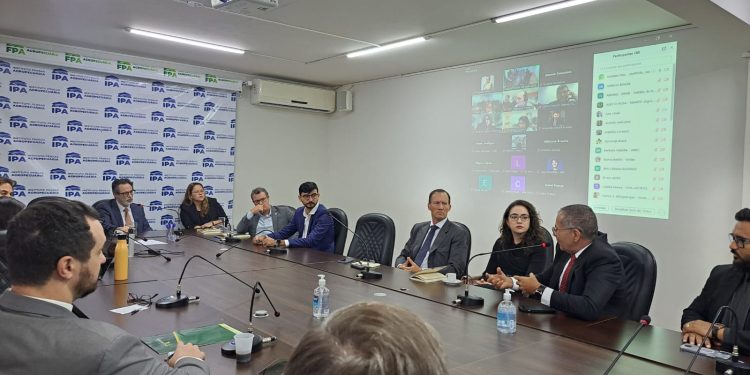 Abramilho participa de reunião com o Embaixador Fernando Pimentel